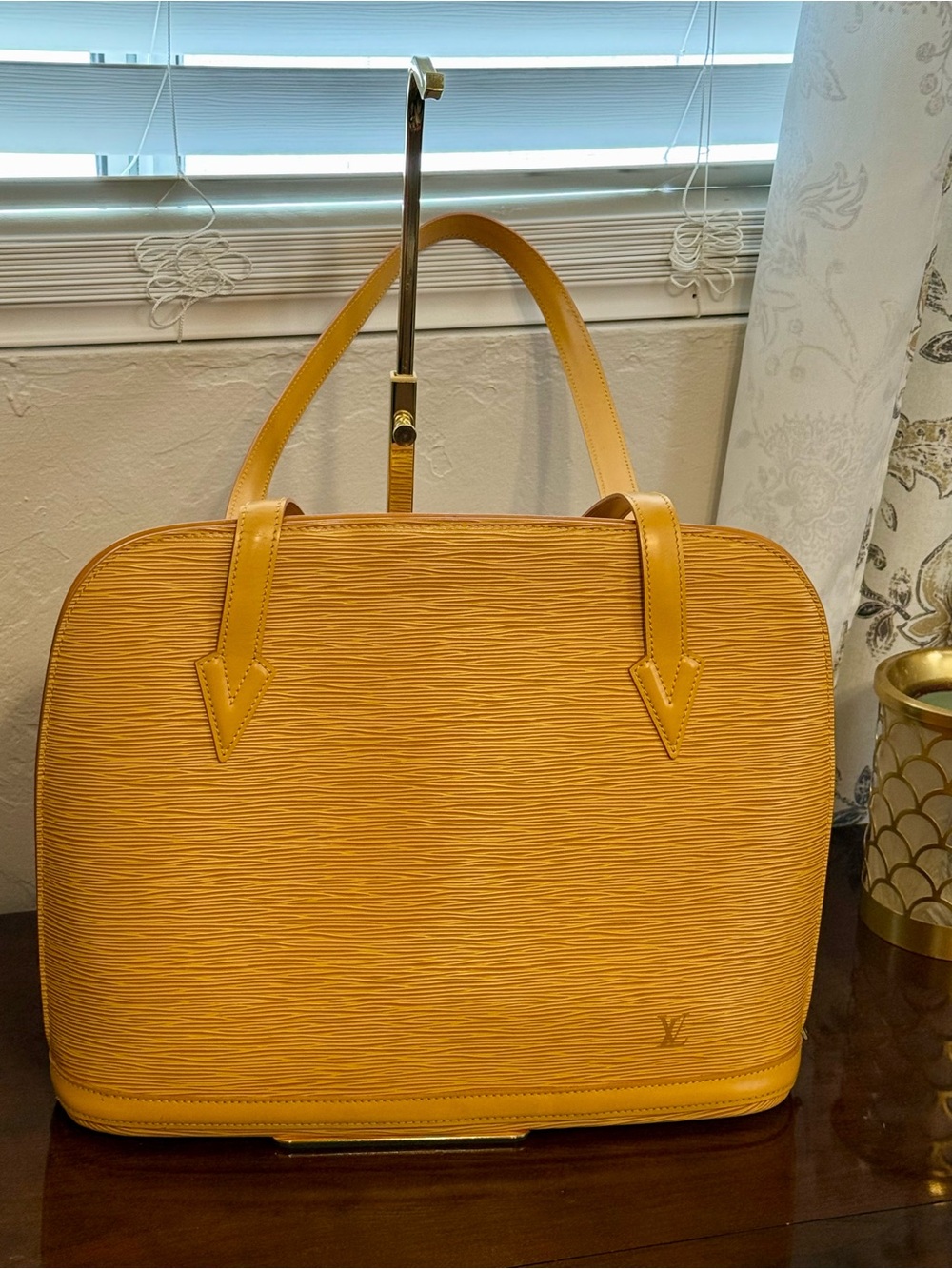 Louis Vuitton Lussac Yellow Epi Leather Shoulder Tote Bag VI953 Vintage France